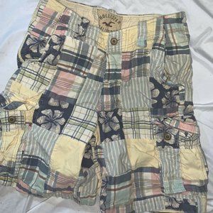 I'm looking for pairs of Hollister shorts that match the quilted one shown.